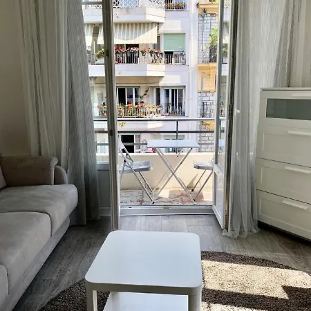 Rossini Flat With Balcony Lägenhet