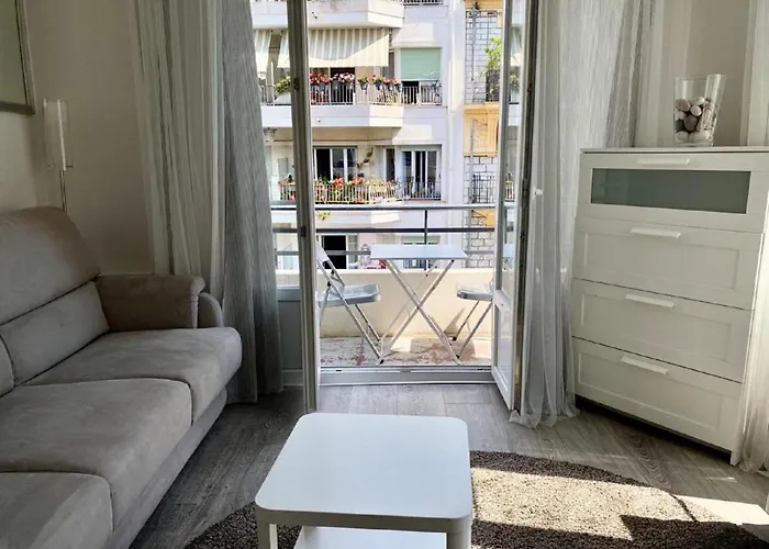 Rossini Flat With Balcony شقة