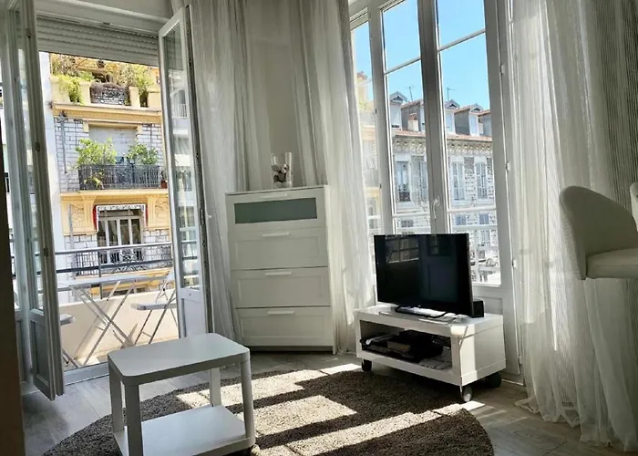 Rossini Flat With Balcony شقة